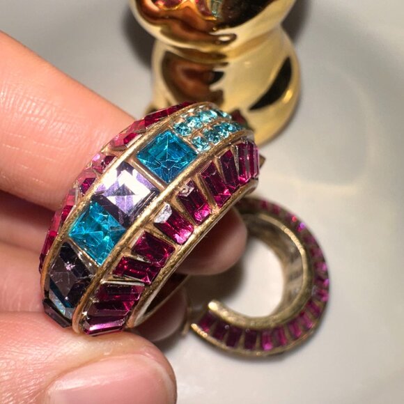 Vintage-Inspired Multicolor Crystal Hoop Statement Earrings - Picture 3 of 8